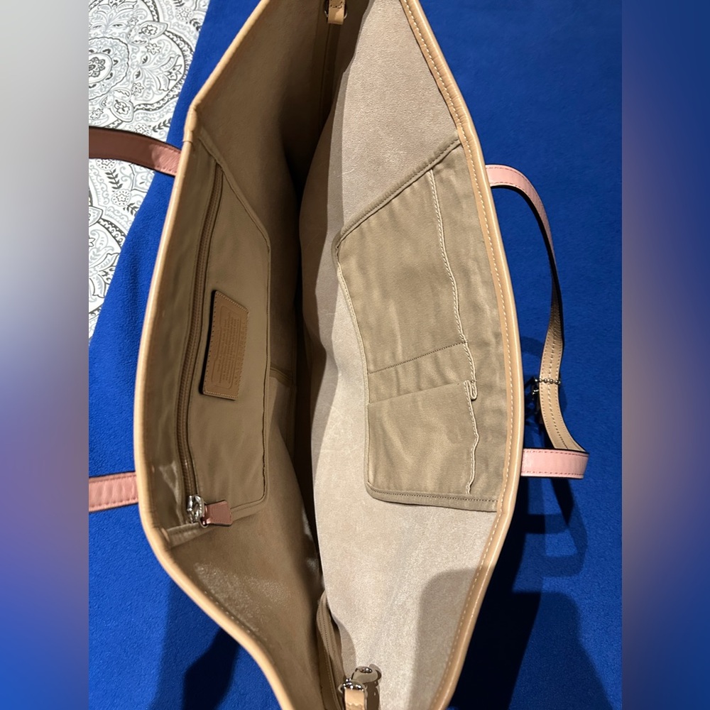 Coach leather tote in wonderful condition.